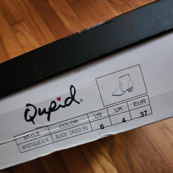 SALE - Qupid Austin Croc Embossed Black Booties - Picture 7 of 7